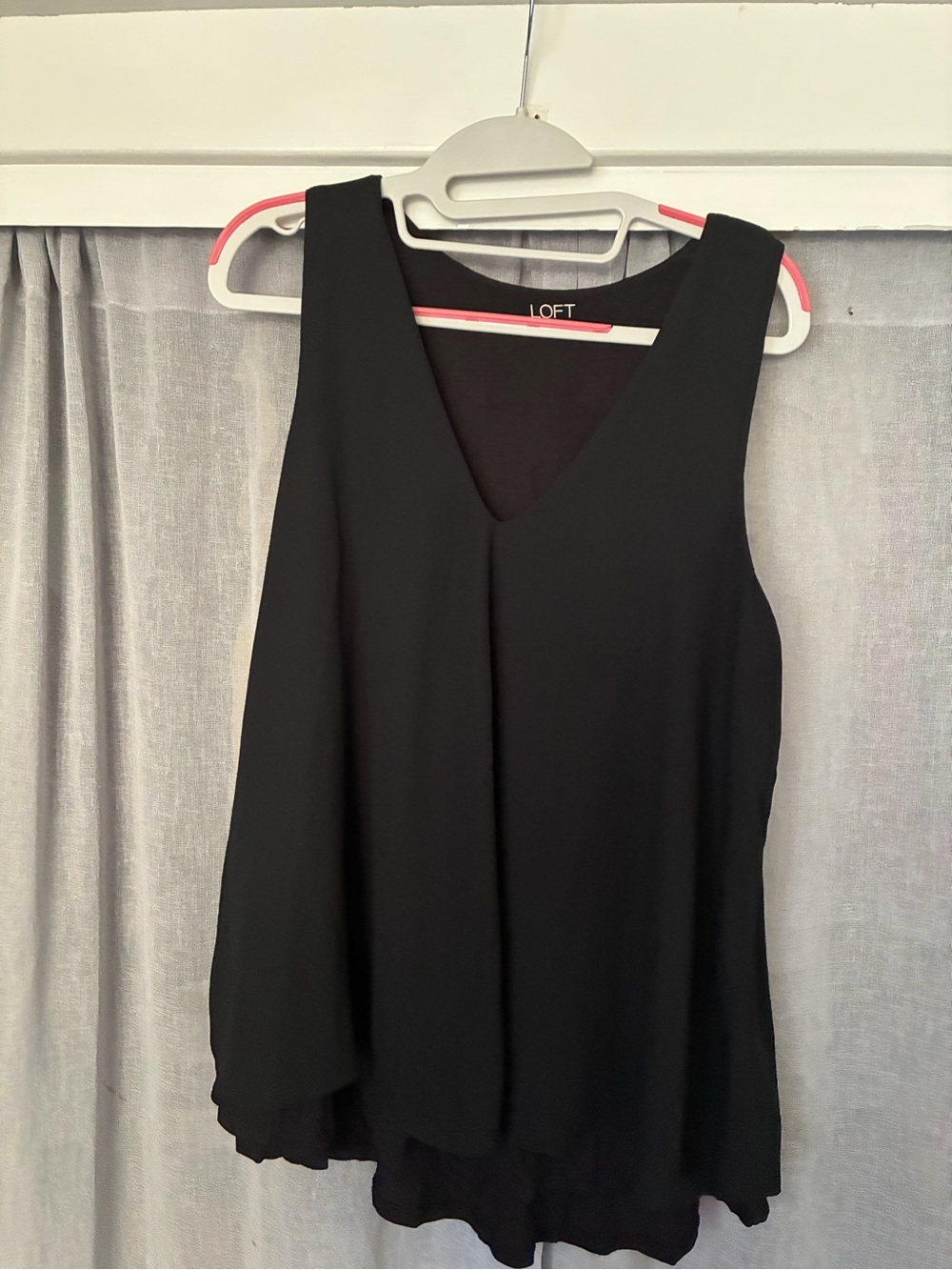 LOFT Black V-Neck Sleeveless Camisole